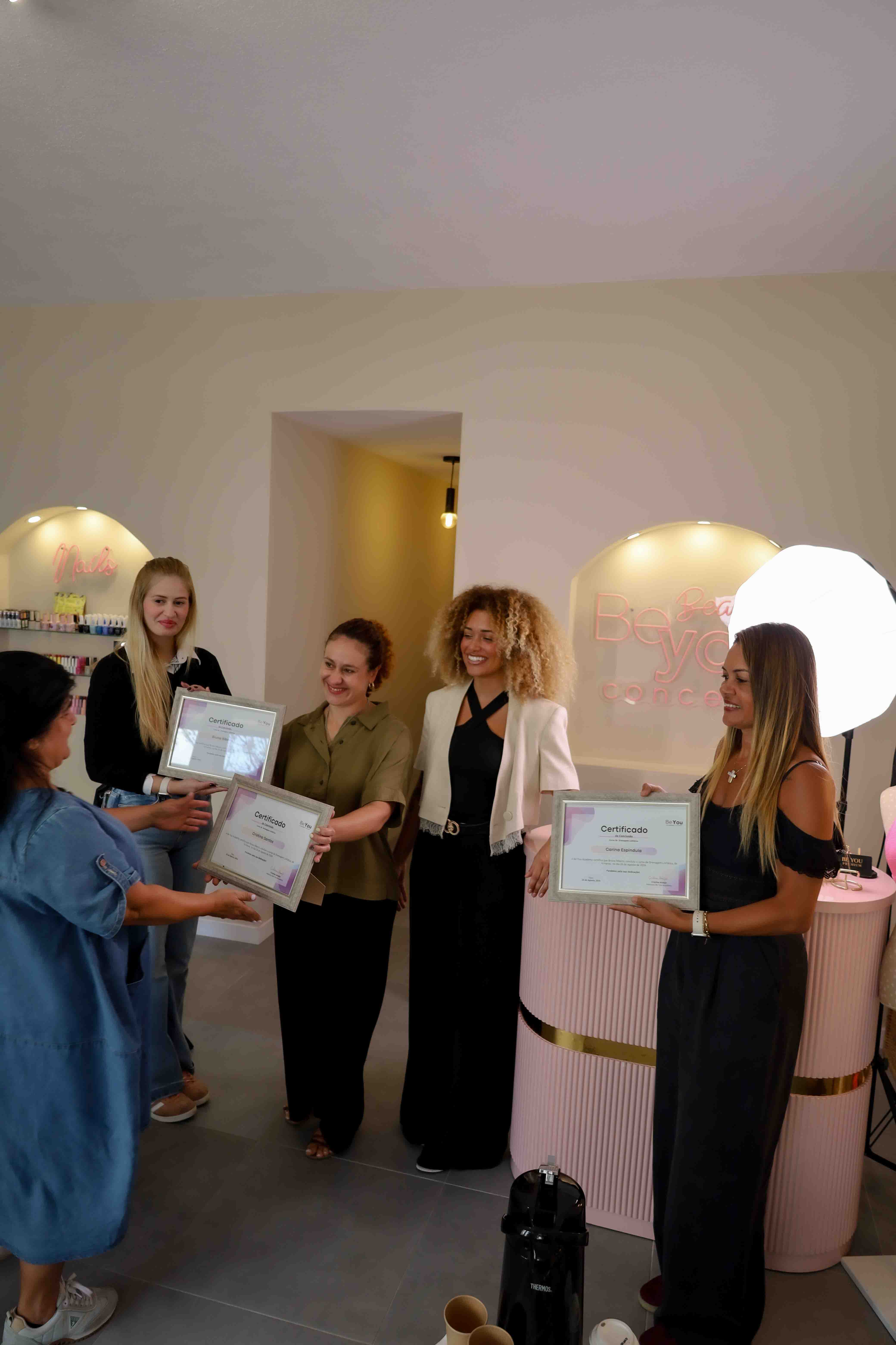 Alunas certificadas no curso de Drenagem Linfática da Be You Academy